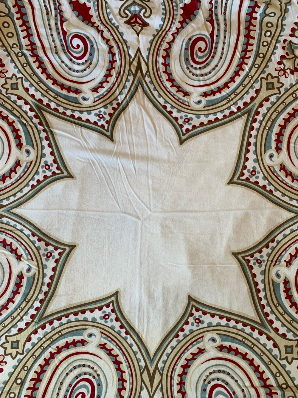 Cream and Red Paisley Star-Patterned Queen Duvet Cover and Pillow Shams (2)